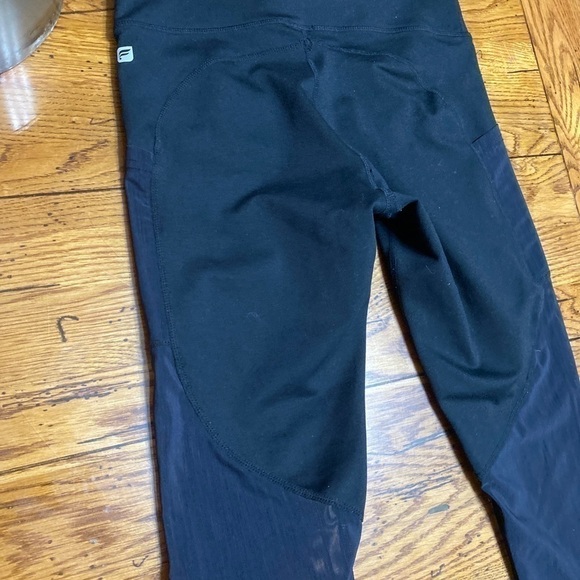 Fabletics Mid Waisted Black Mesh Panel Side Pockets Capri Size S. - Picture 7 of 10